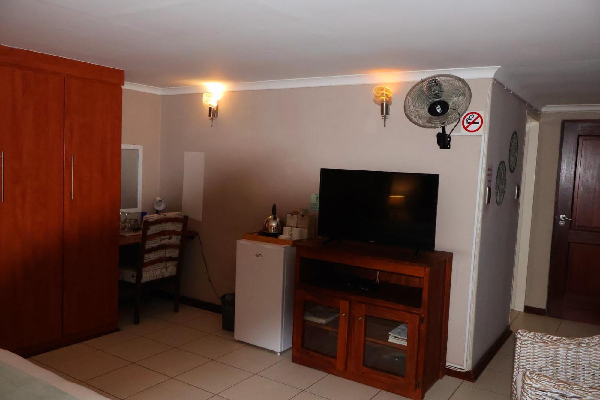 The Leopard Tree Bed & Breakfast Polokwane Exterior photo